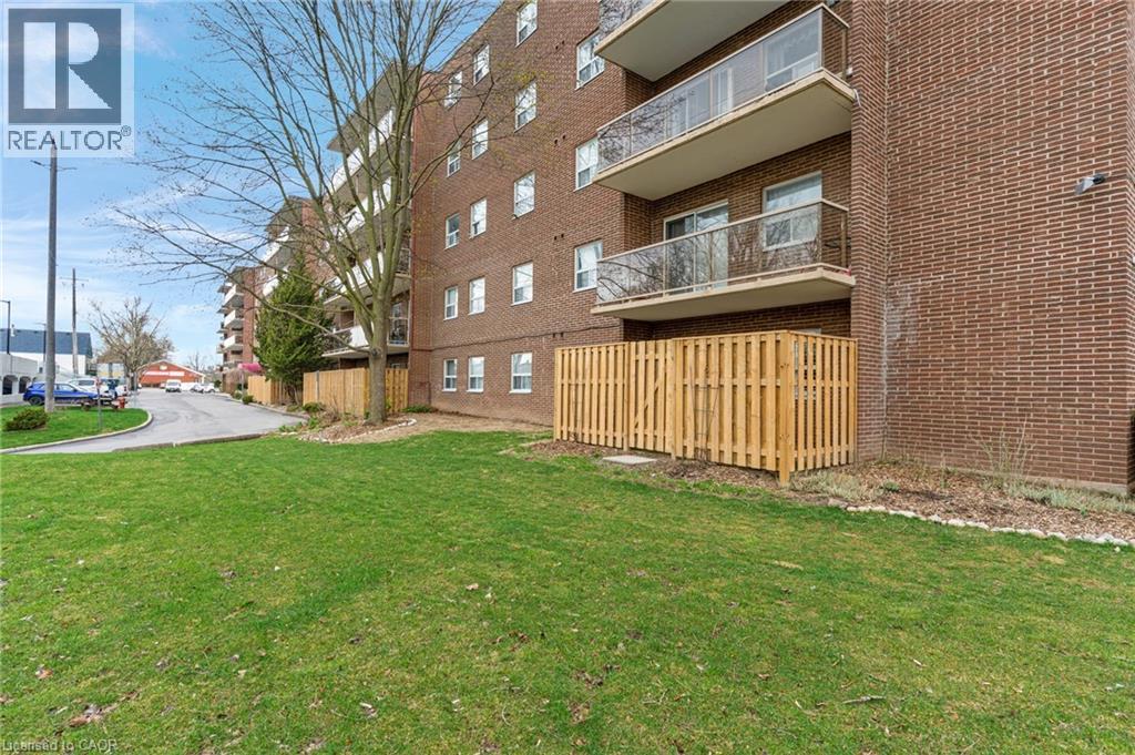 793 COLBORNE Street Unit# 114, Brantford, Ontario, N3S7J3 — Photo 34
