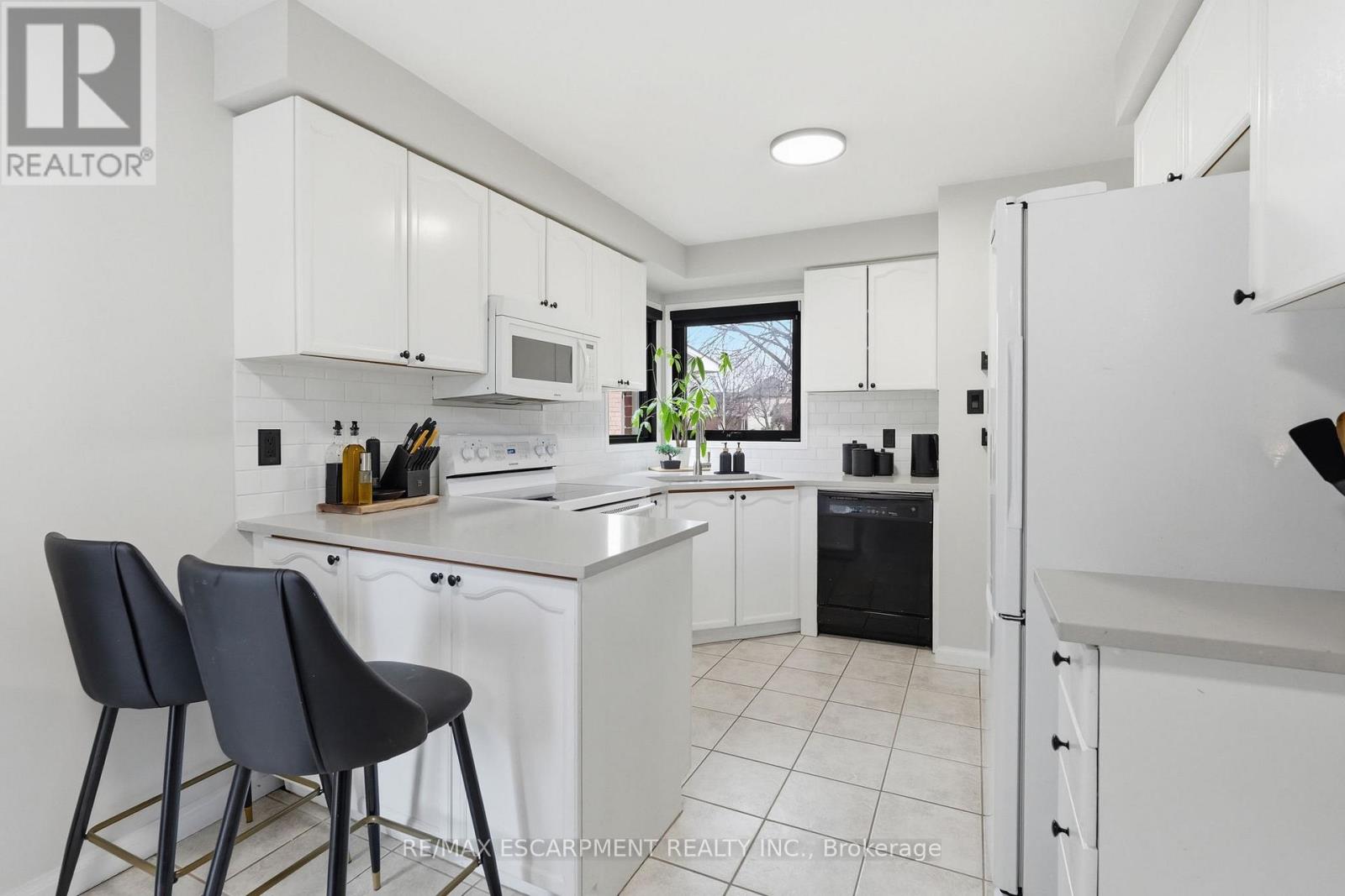 6 WOODCROFT CRESCENT, Hamilton (Waterdown), Ontario, L8B0H1 — Photo 10