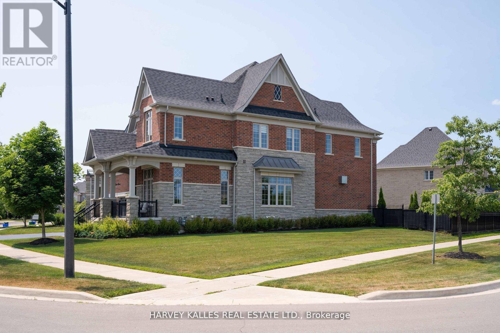 4 LARKIN AVENUE, King (Nobleton), Ontario, L7B0N8 — Photo 2