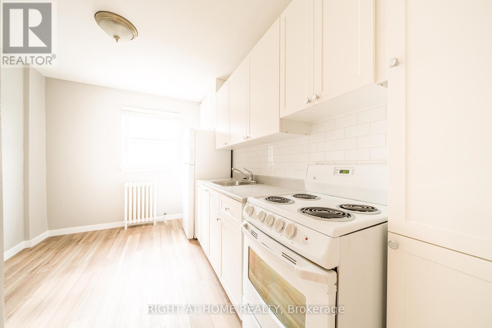 4 - 340 LAKESHORE ROAD W, Mississauga (Port Credit), Ontario, L5H1H1 — Photo 6
