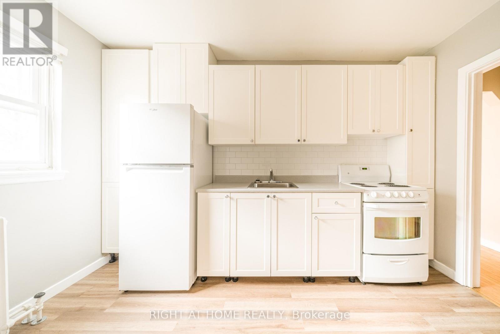 4 - 340 LAKESHORE ROAD W, Mississauga (Port Credit), Ontario, L5H1H1 — Photo 7