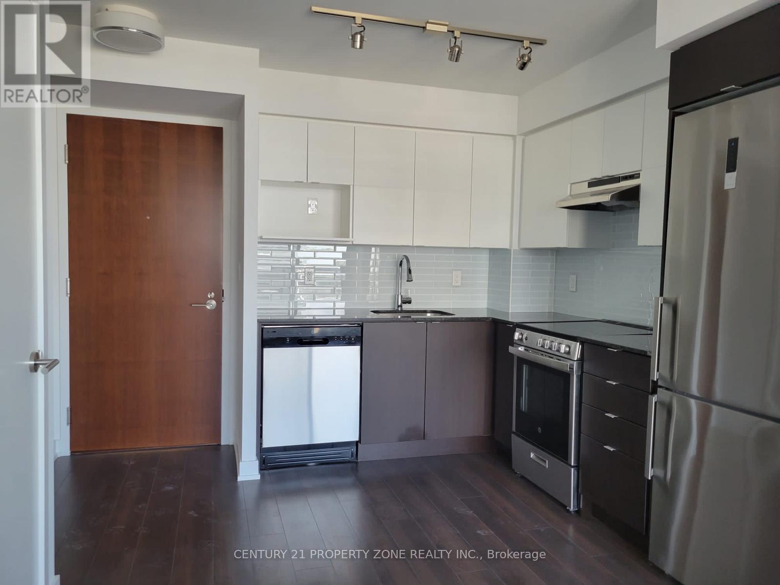 820 - 120 VARNA DRIVE, Toronto (Englemount-Lawrence), Ontario, M6A0B3 — Photo 2