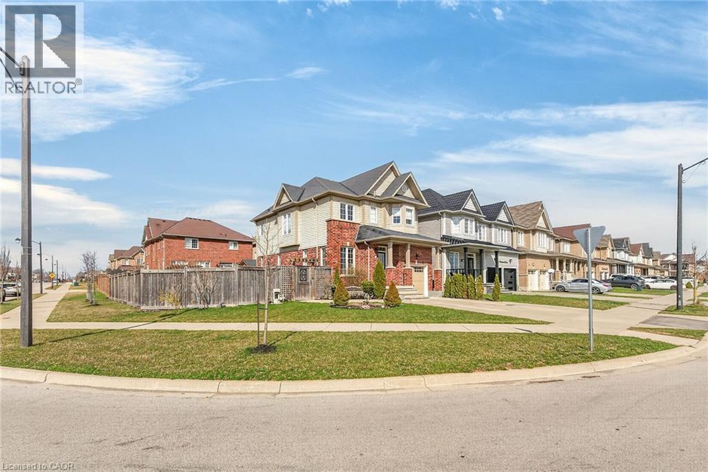 370 WINDWOOD Drive, Binbrook, Ontario, L0R1C0 — Photo 2