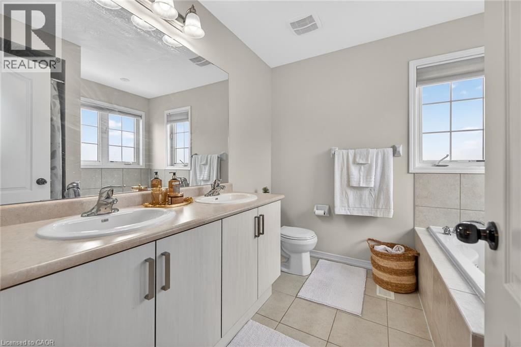 370 WINDWOOD Drive, Binbrook, Ontario, L0R1C0 — Photo 20