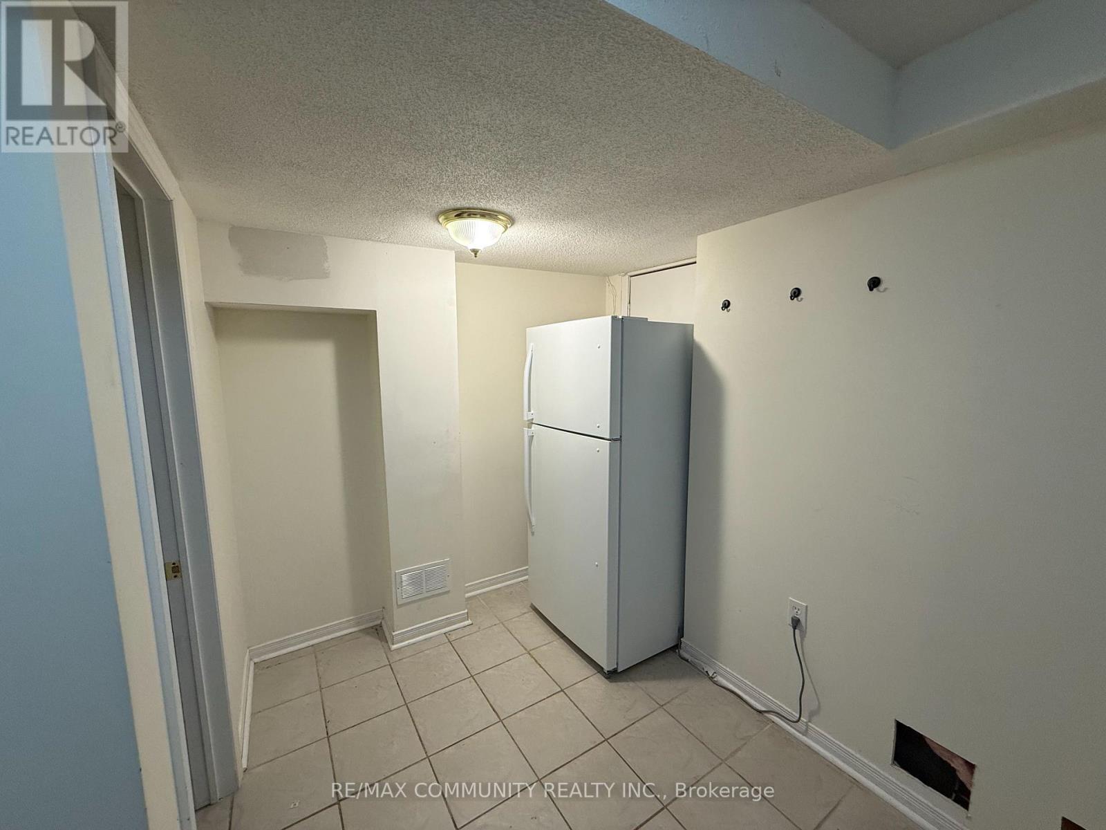 LOWER - 27 BOBOLINK AVENUE, Toronto (Rouge), Ontario, M1X1Y6 — Photo 9