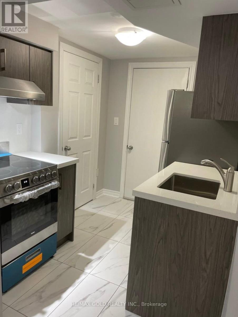 72 LESABRE CRESCENT, Brampton (Bram East), Ontario, L6P3R4 — Photo 2