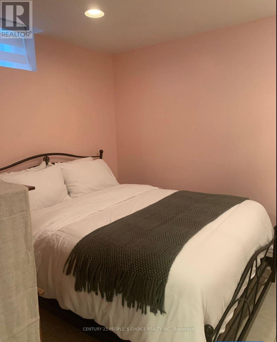 904 DRYSDALE DRIVE, Mississauga (East Credit), Ontario, L5V1X6 — Photo 3