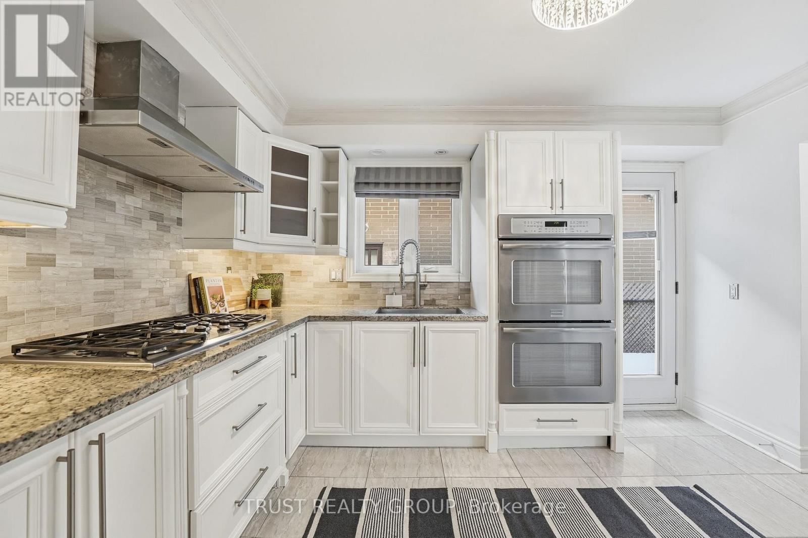 9 DEL RIA DRIVE, Toronto (Maple Leaf), Ontario, M6L1L9 — Photo 12