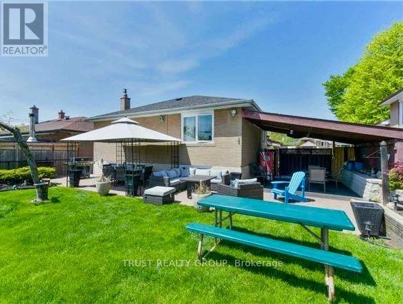 9 DEL RIA DRIVE, Toronto (Maple Leaf), Ontario, M6L1L9 — Photo 3