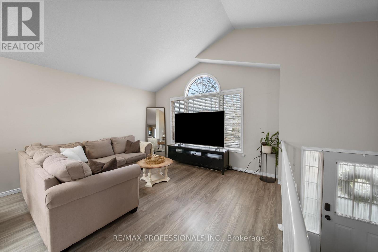 522 TRICO DRIVE, Cambridge, Ontario, N3H5M5 — Photo 2