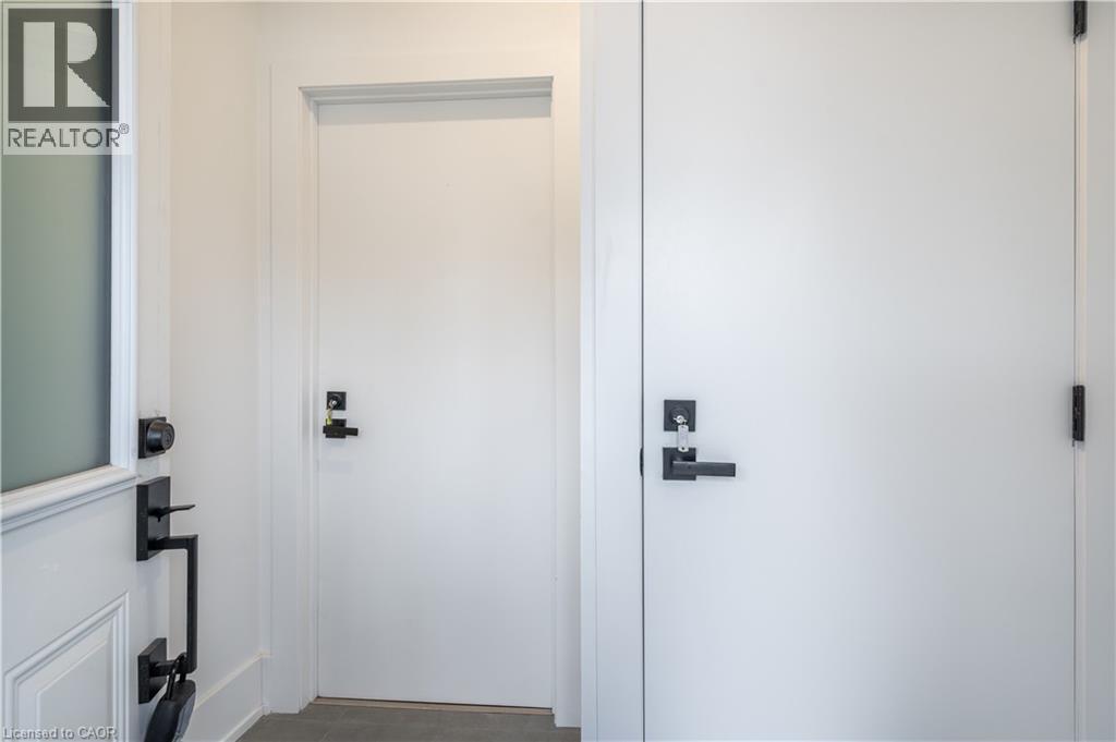 204 BALSAM Avenue S, Hamilton, Ontario, L8M3B8 — Photo 5