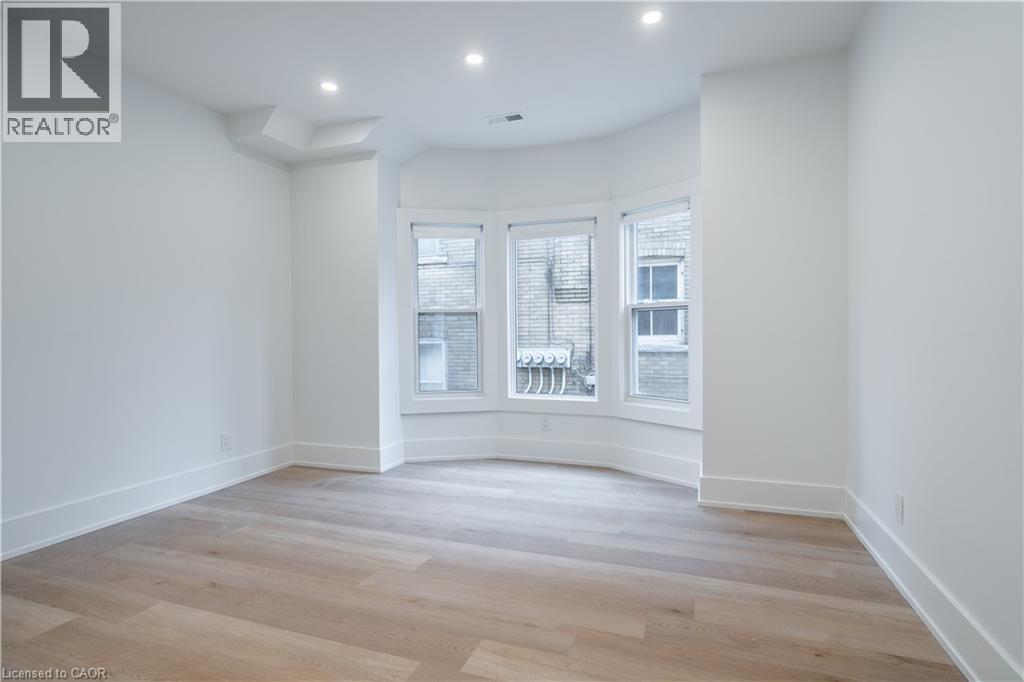 204 BALSAM Avenue S, Hamilton, Ontario, L8M3B8 — Photo 11