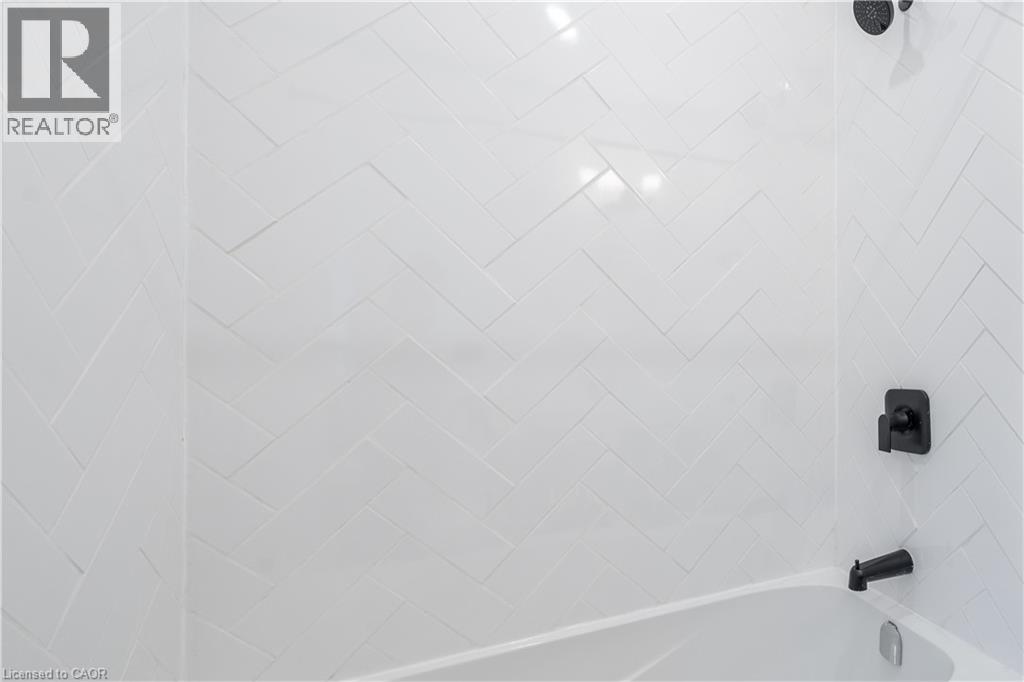 204 BALSAM Avenue S, Hamilton, Ontario, L8M3B8 — Photo 14