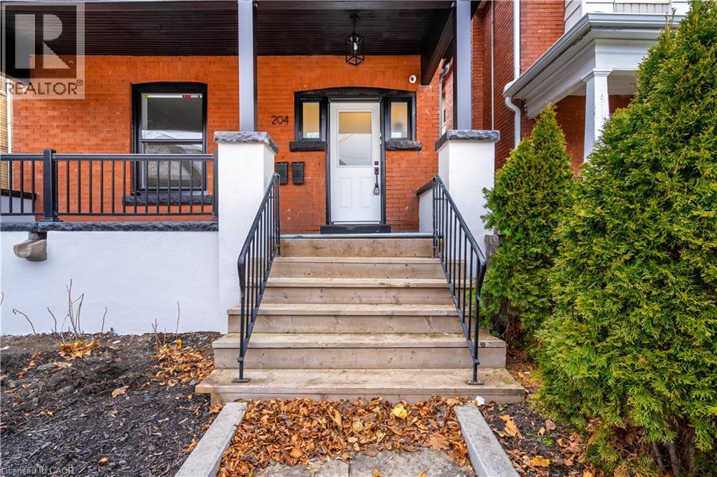 204 BALSAM Avenue S, Hamilton, Ontario, L8M3B8 — Photo 3