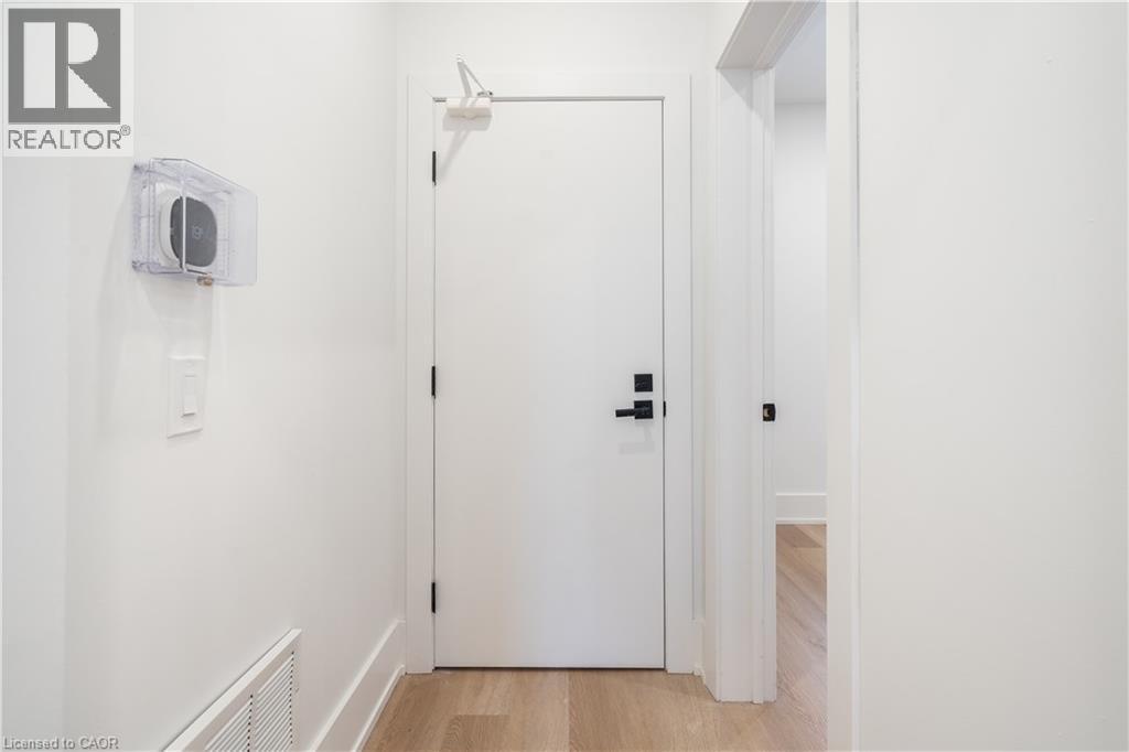 204 BALSAM Avenue S, Hamilton, Ontario, L8M3B8 — Photo 6