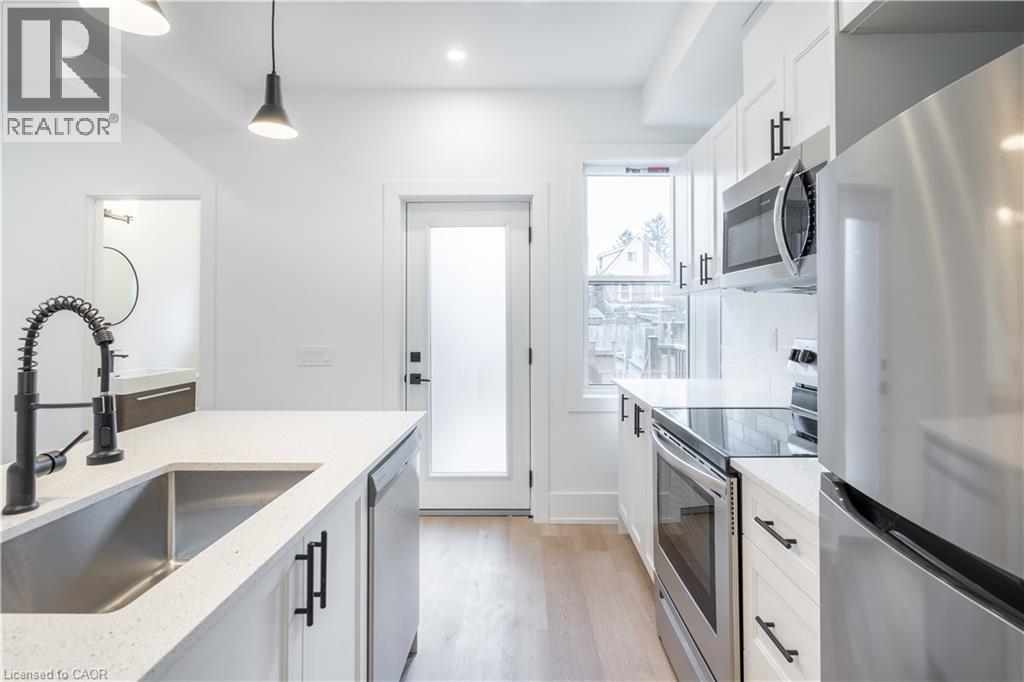 204 BALSAM Avenue S, Hamilton, Ontario, L8M3B8 — Photo 9