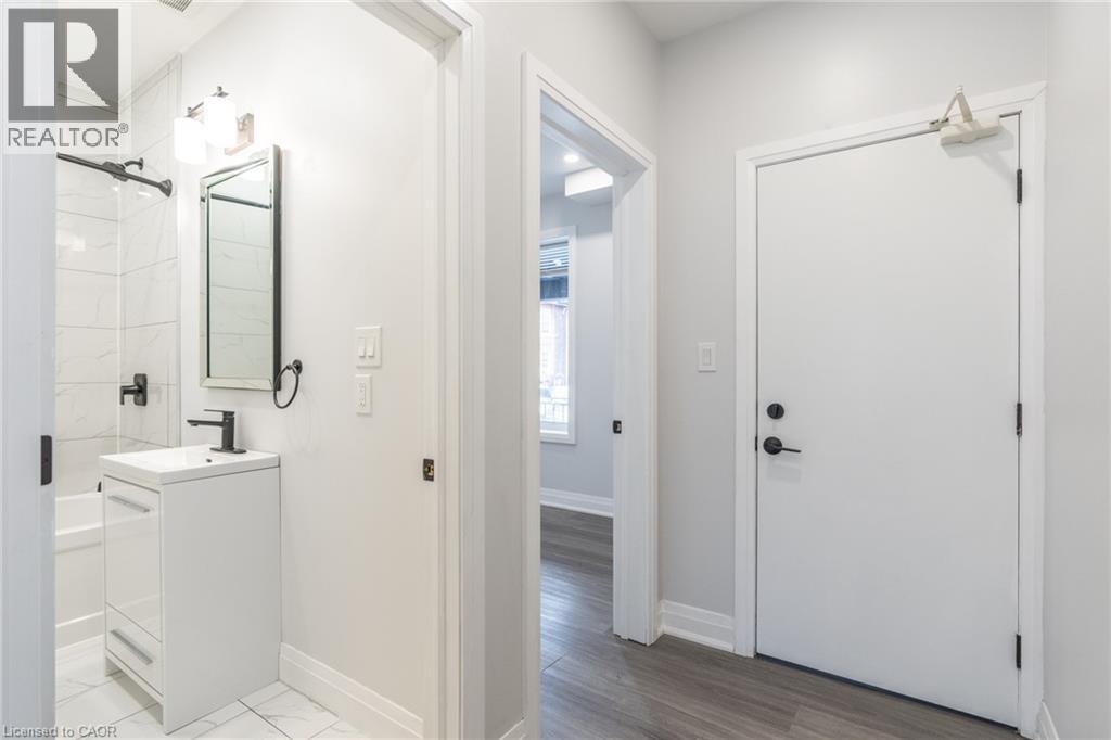 536 CANNON Street E, Hamilton, Ontario, L8L2E9 — Photo 4