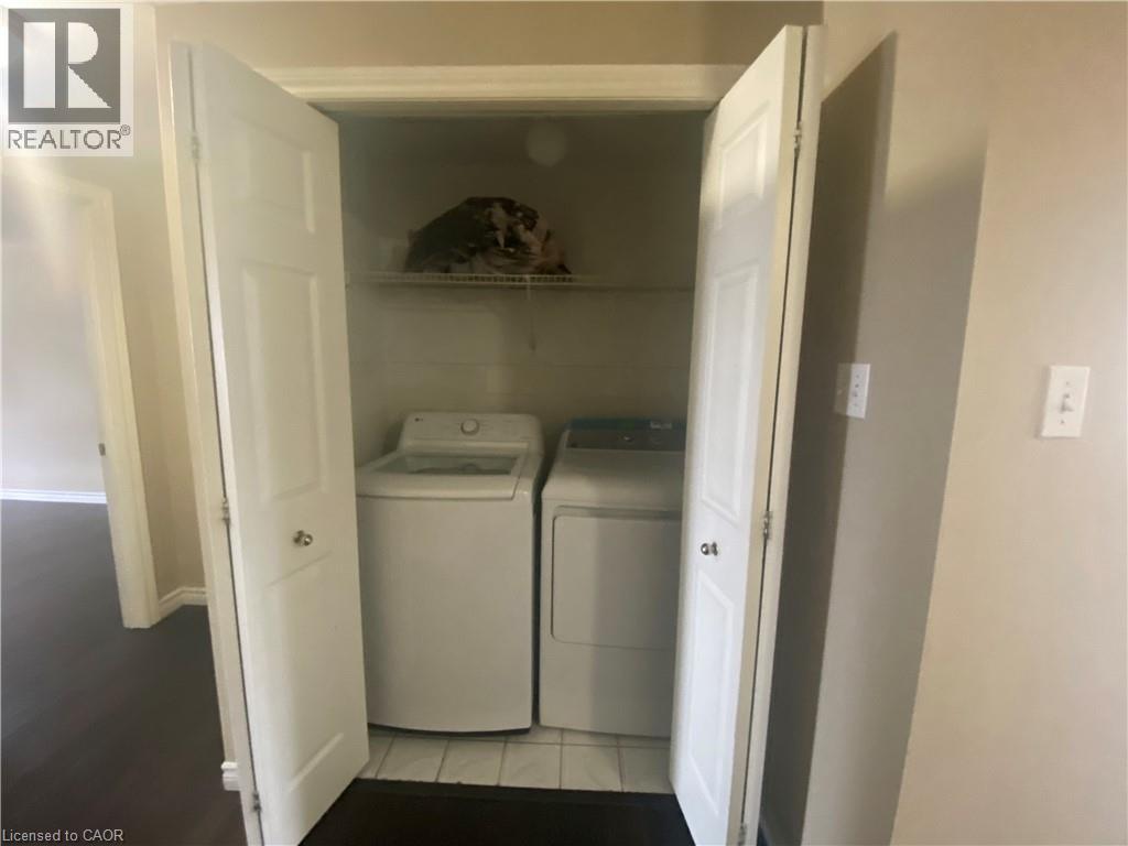 182 KINGSWOOD Drive, Kitchener, Ontario, N2E1S9 — Photo 10