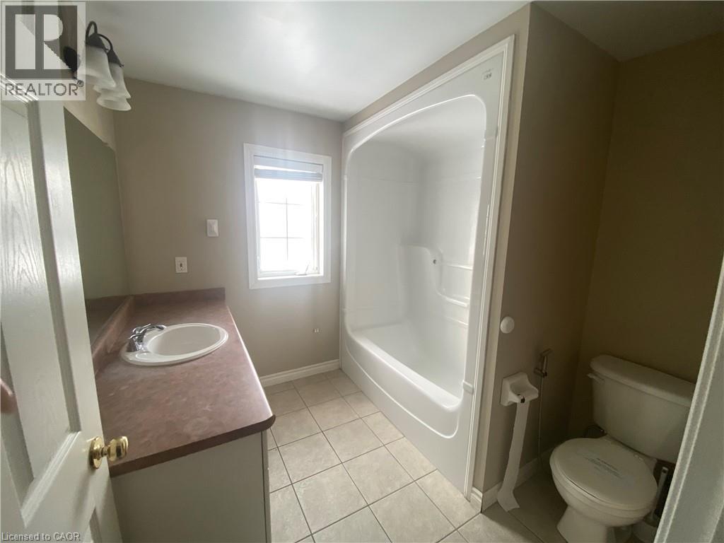 182 KINGSWOOD Drive, Kitchener, Ontario, N2E1S9 — Photo 16