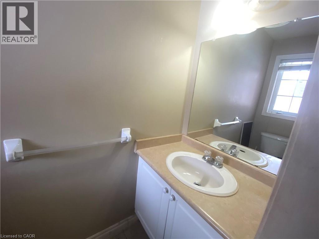 182 KINGSWOOD Drive, Kitchener, Ontario, N2E1S9 — Photo 5