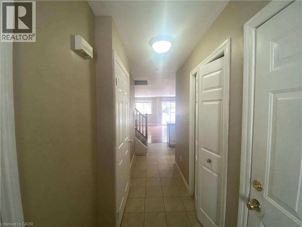 182 KINGSWOOD Drive, Kitchener, Ontario, N2E1S9 — Photo 6