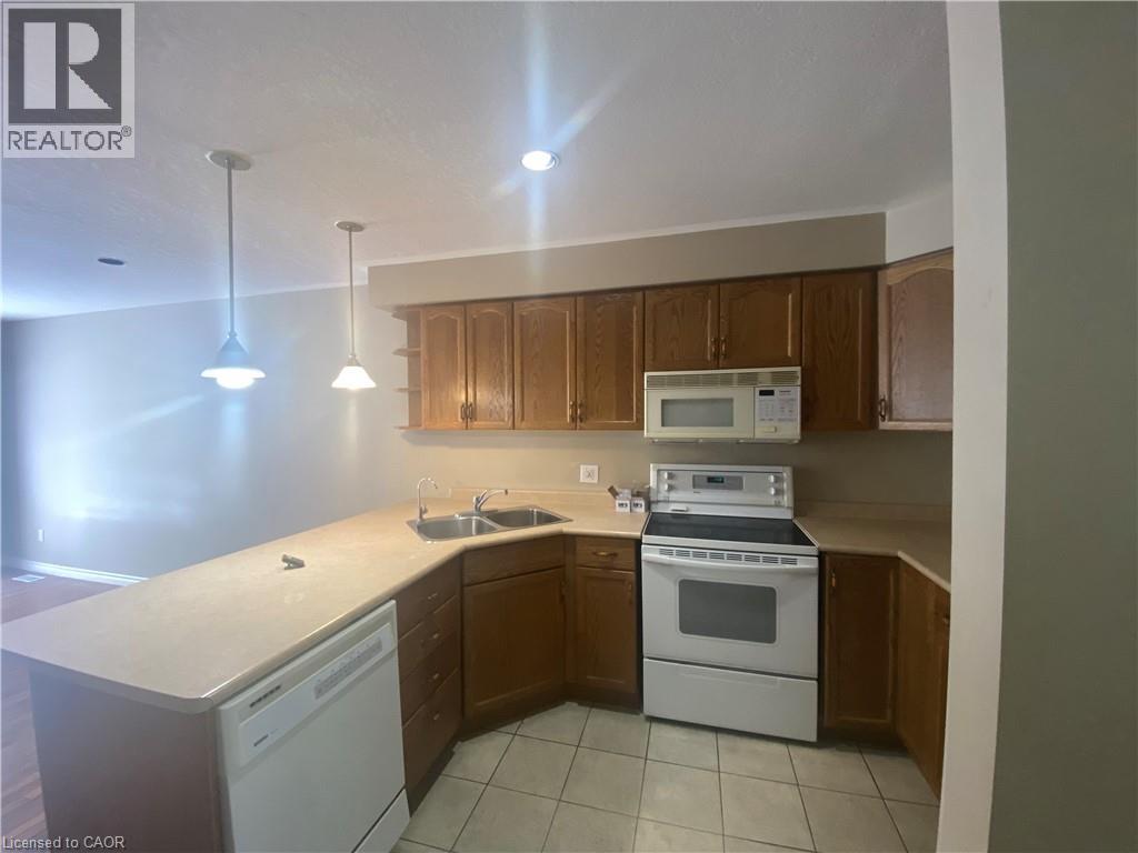 182 KINGSWOOD Drive, Kitchener, Ontario, N2E1S9 — Photo 7