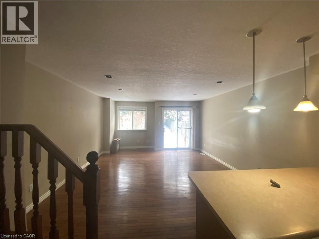 182 KINGSWOOD Drive, Kitchener, Ontario, N2E1S9 — Photo 8