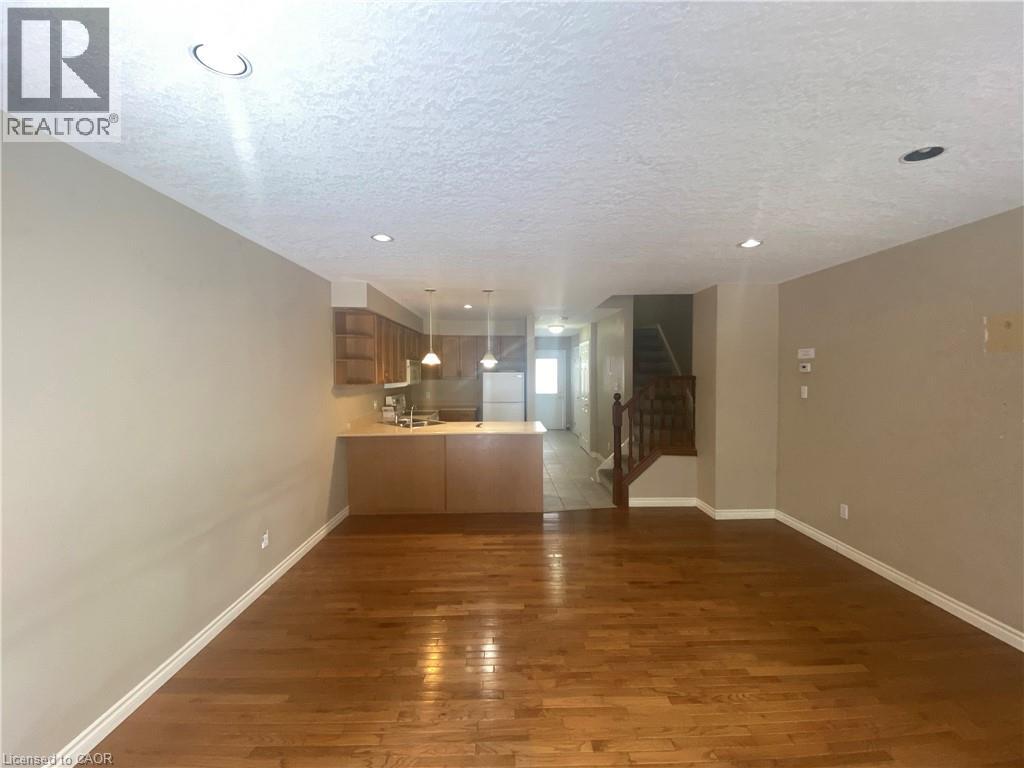 182 KINGSWOOD Drive, Kitchener, Ontario, N2E1S9 — Photo 9