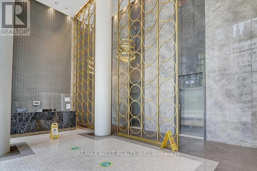 810 - 330 RICHMOND STREET W, Toronto (Waterfront Communities), Ontario, M5V1X2 — Photo 2