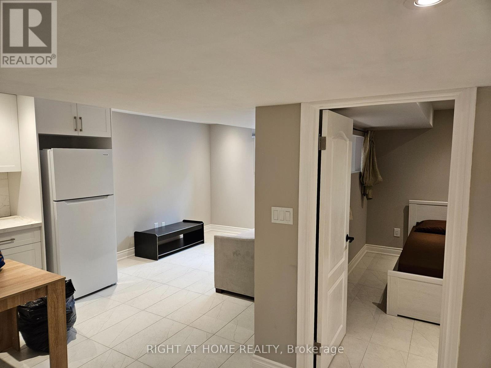 LOWER - 121 BADESSA CIRCLE, Vaughan (Brownridge), Ontario, L4J6E2 — Photo 3