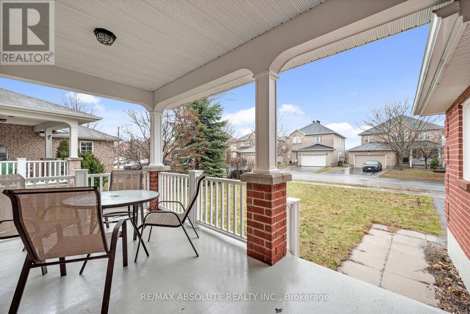 70 CEDAR VALLEY DRIVE, Ottawa, Ontario, K2M3A3 — Photo 2