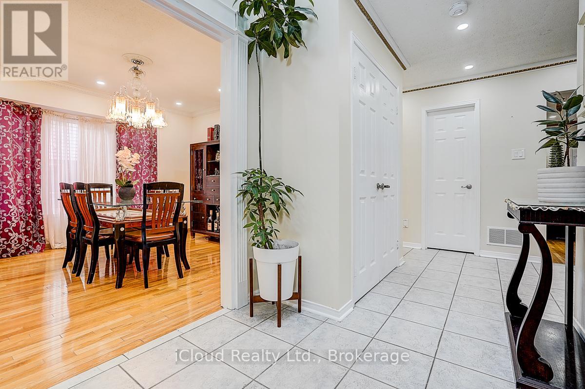 1114 MAPLE GATE ROAD, Pickering (Liverpool), Ontario, L1X1B8 — Photo 4