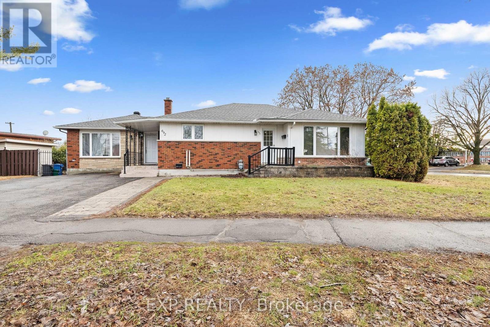 692 CLAUDE STREET, Ottawa, Ontario, K1K2S2 — Photo 1