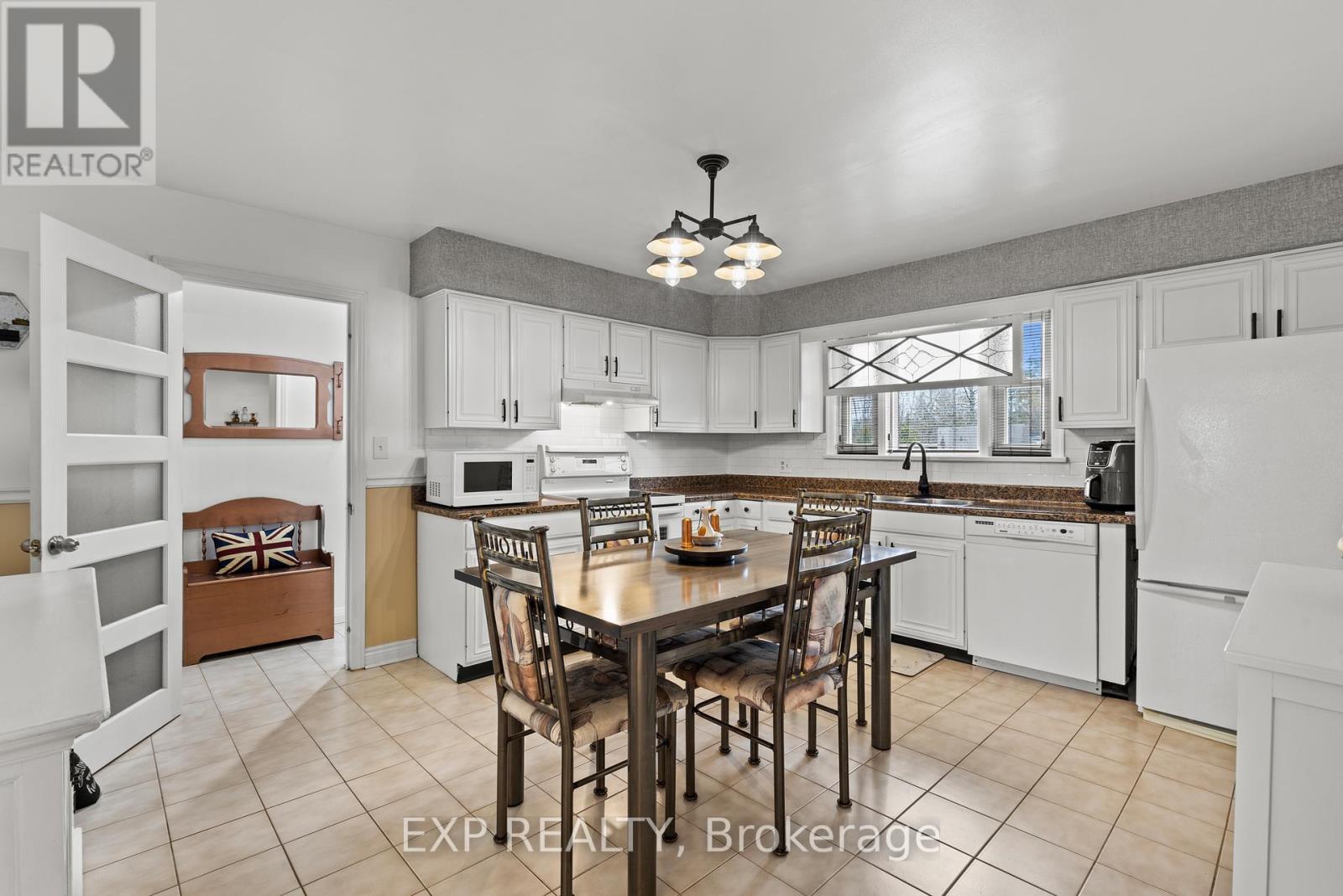 5367 KITCHENER STREET, Niagara Falls (Clifton Hill), Ontario, L2G1B6 — Photo 10