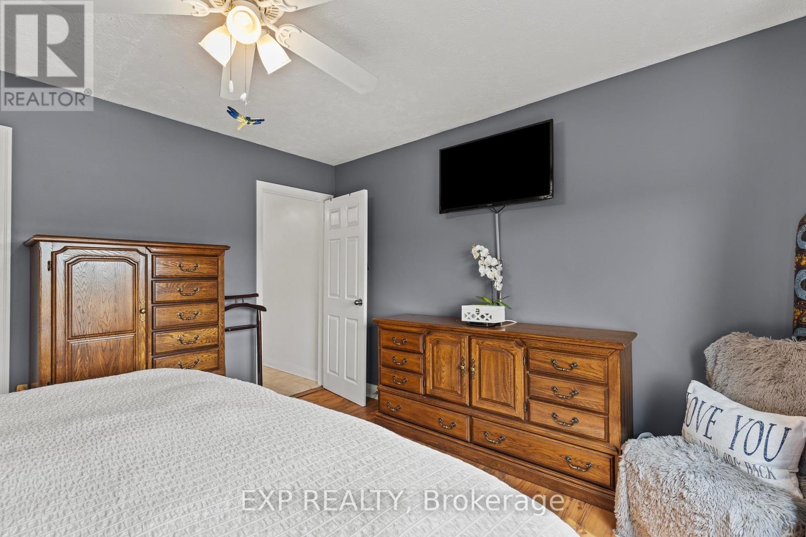 5367 KITCHENER STREET, Niagara Falls (Clifton Hill), Ontario, L2G1B6 — Photo 16