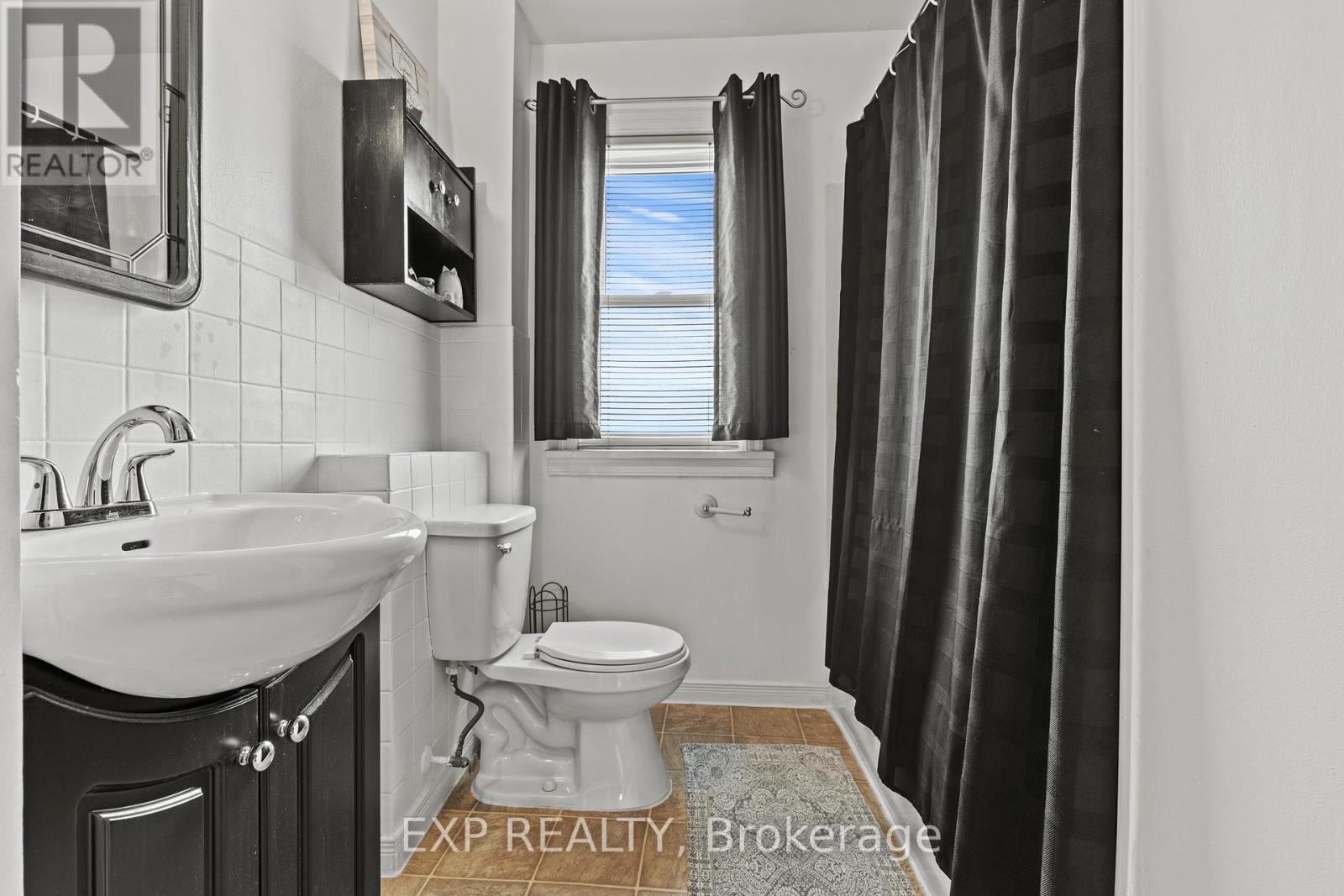 5367 KITCHENER STREET, Niagara Falls (Clifton Hill), Ontario, L2G1B6 — Photo 33