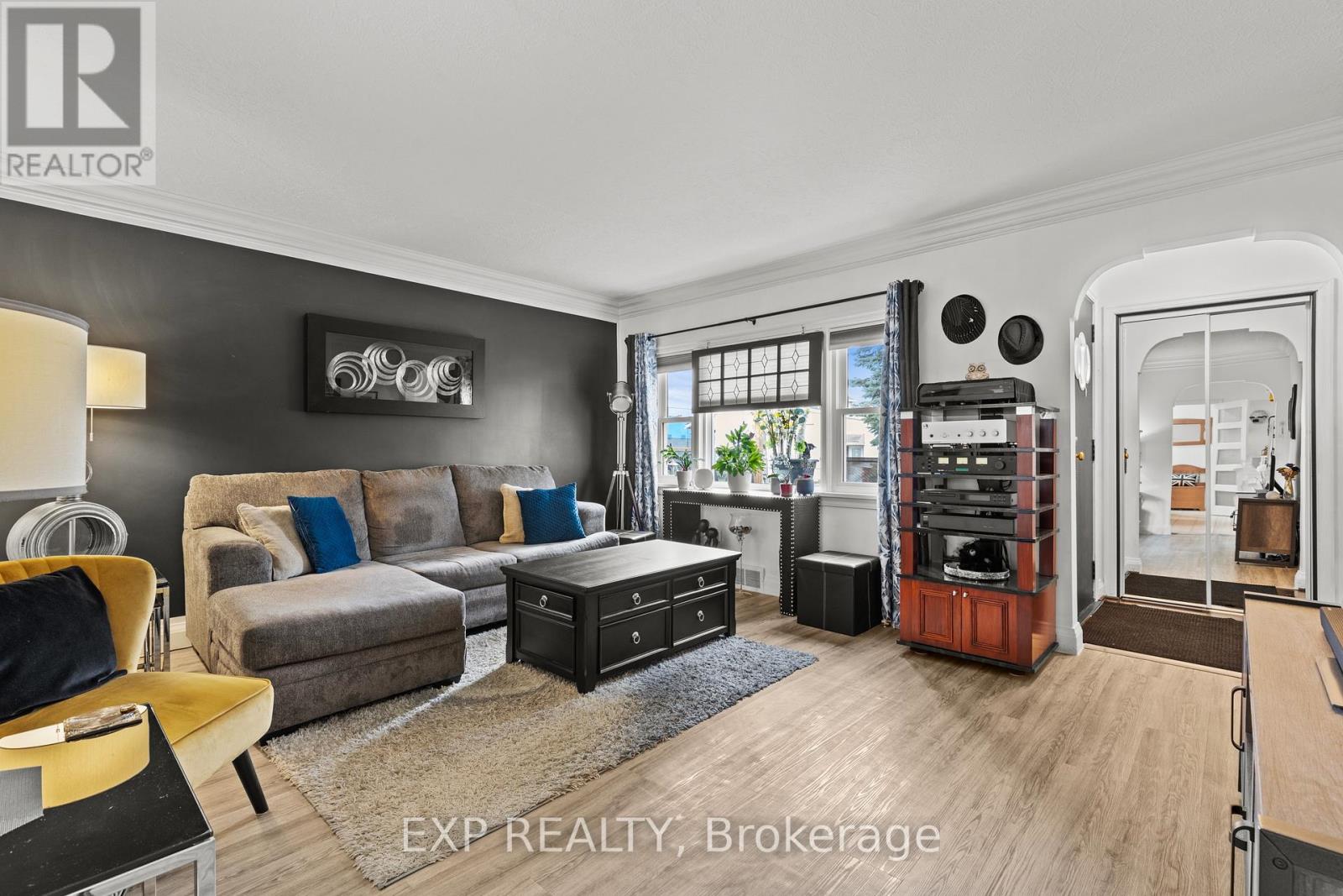 5367 KITCHENER STREET, Niagara Falls (Clifton Hill), Ontario, L2G1B6 — Photo 6