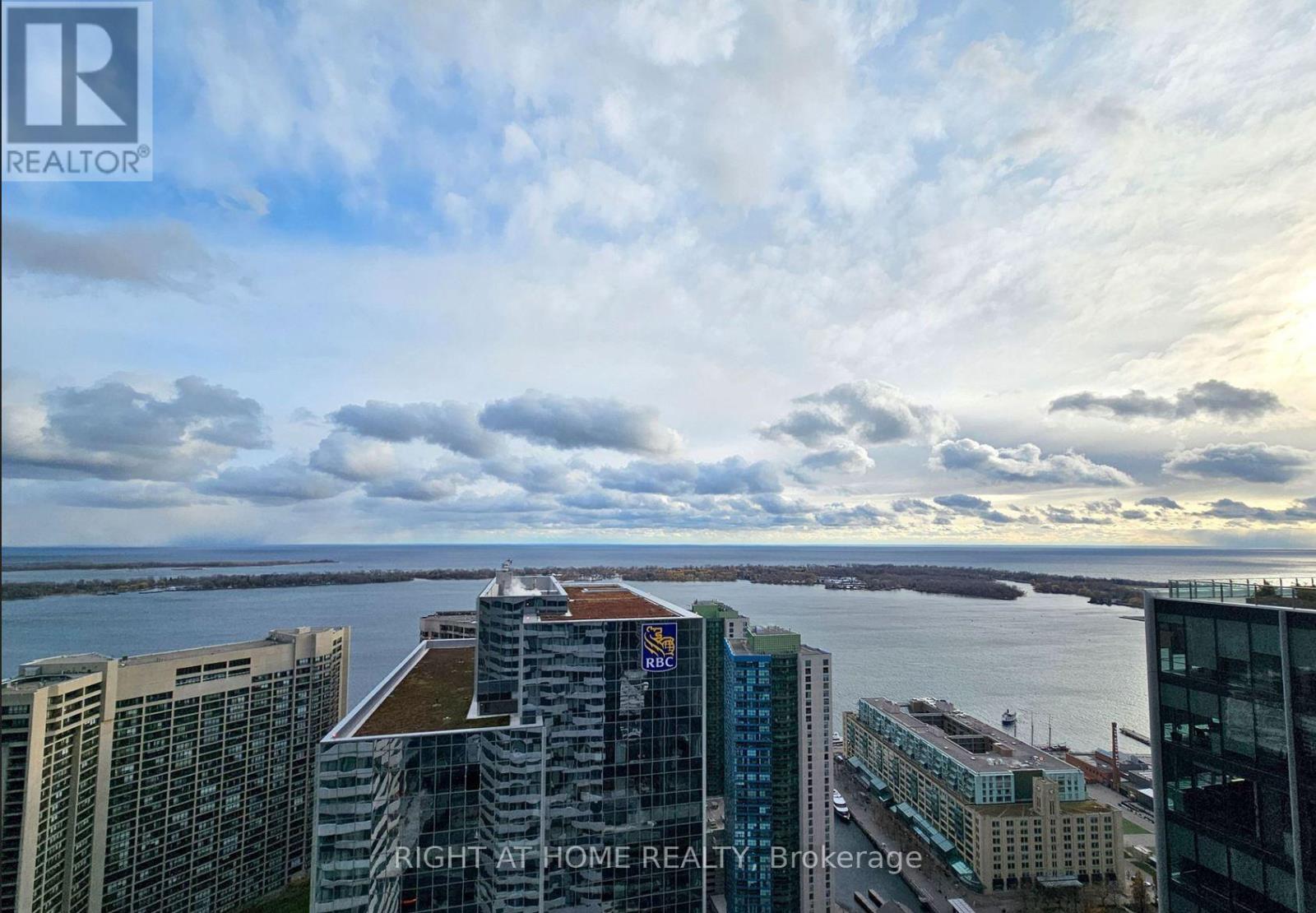 4708 - 100 HARBOUR STREET, Toronto (Waterfront Communities), Ontario, M5J0B5 — Photo 2