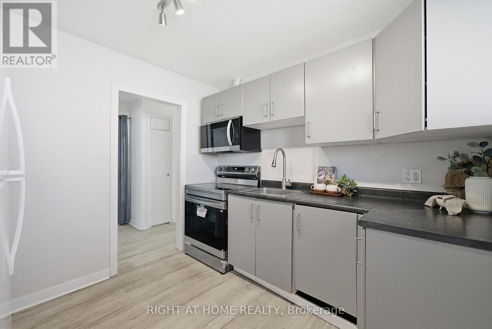 708 CARNEGIE AVENUE, Oshawa (Centennial), Ontario, L1G4R6 — Photo 4