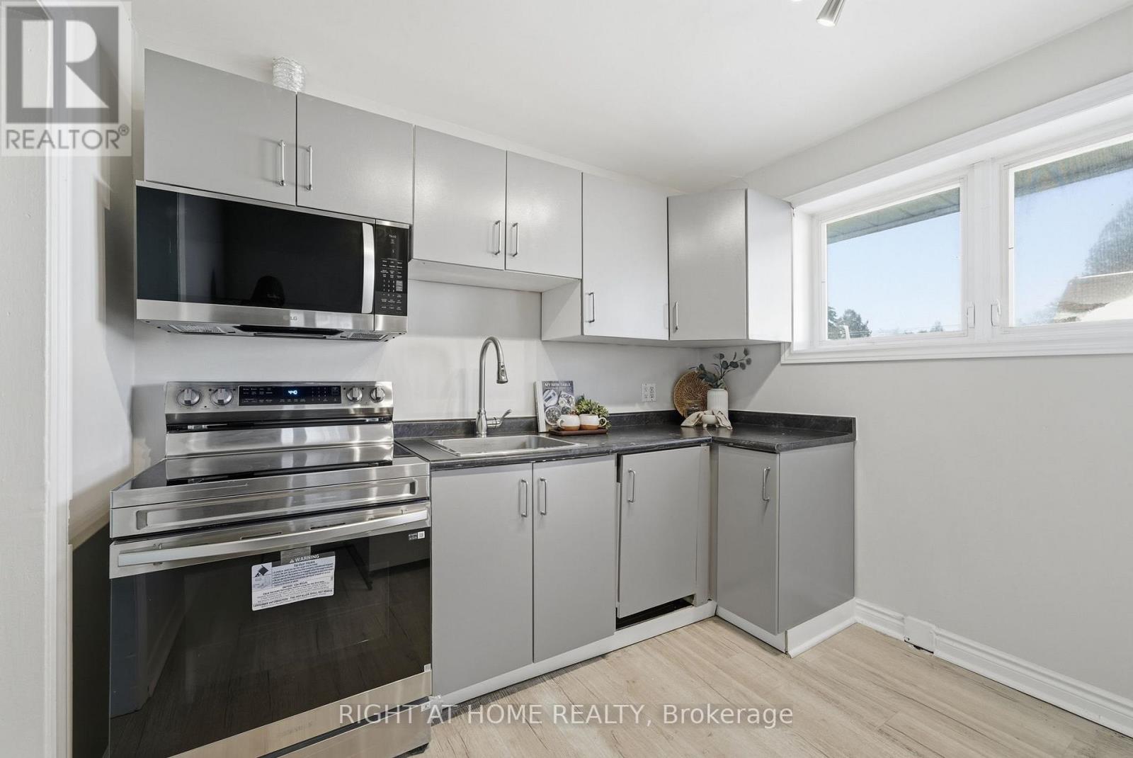 708 CARNEGIE AVENUE, Oshawa (Centennial), Ontario, L1G4R6 — Photo 6