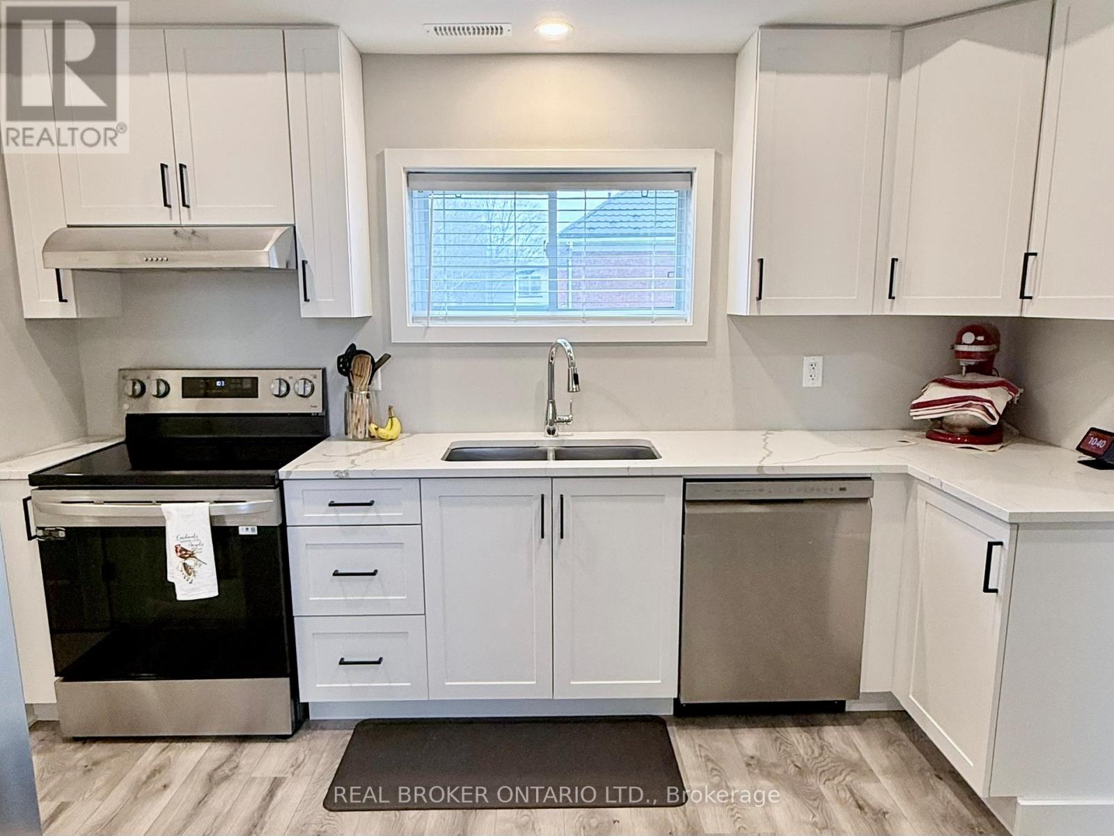 B - 143 ELMSLEY STREET N, Smiths Falls, Ontario, K7A2H6 — Photo 13