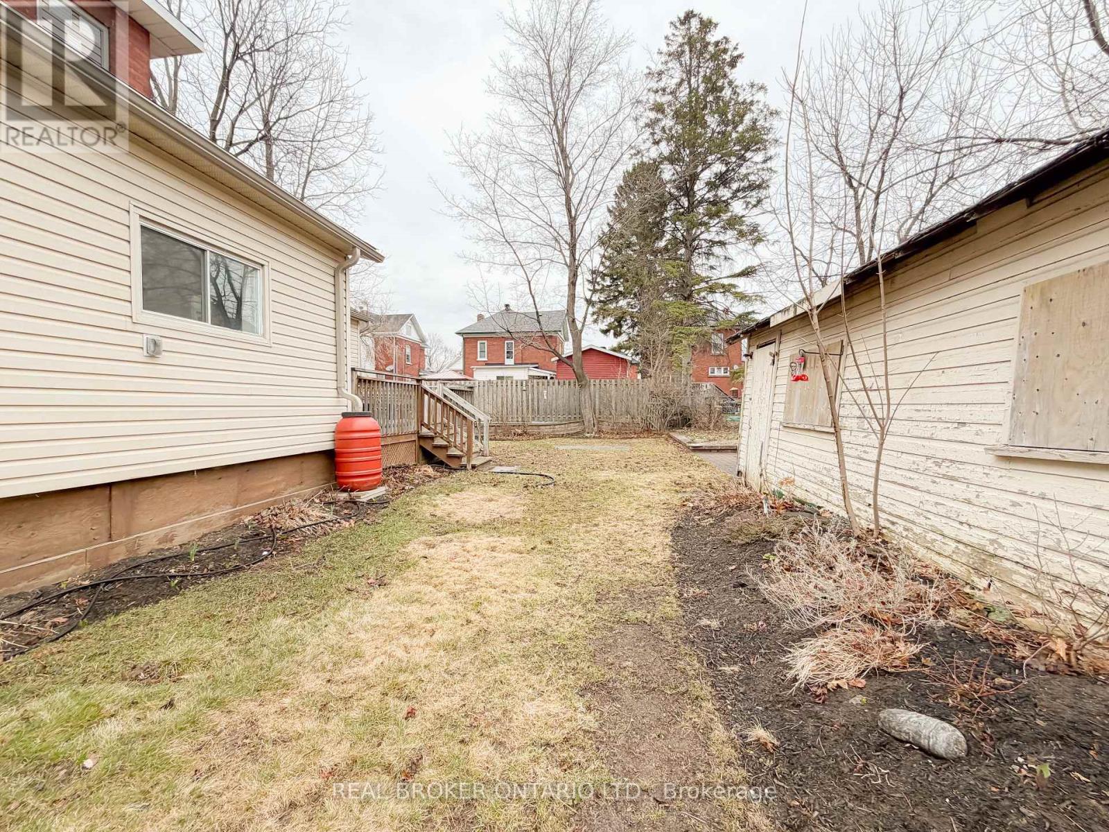 B - 143 ELMSLEY STREET N, Smiths Falls, Ontario, K7A2H6 — Photo 26