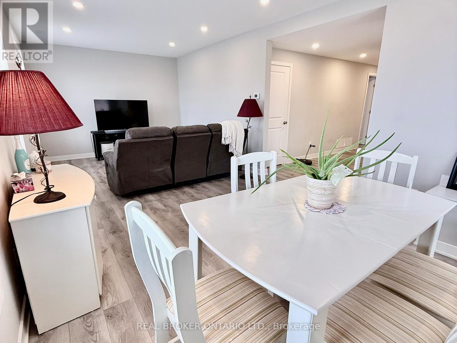 B - 143 ELMSLEY STREET N, Smiths Falls, Ontario, K7A2H6 — Photo 8