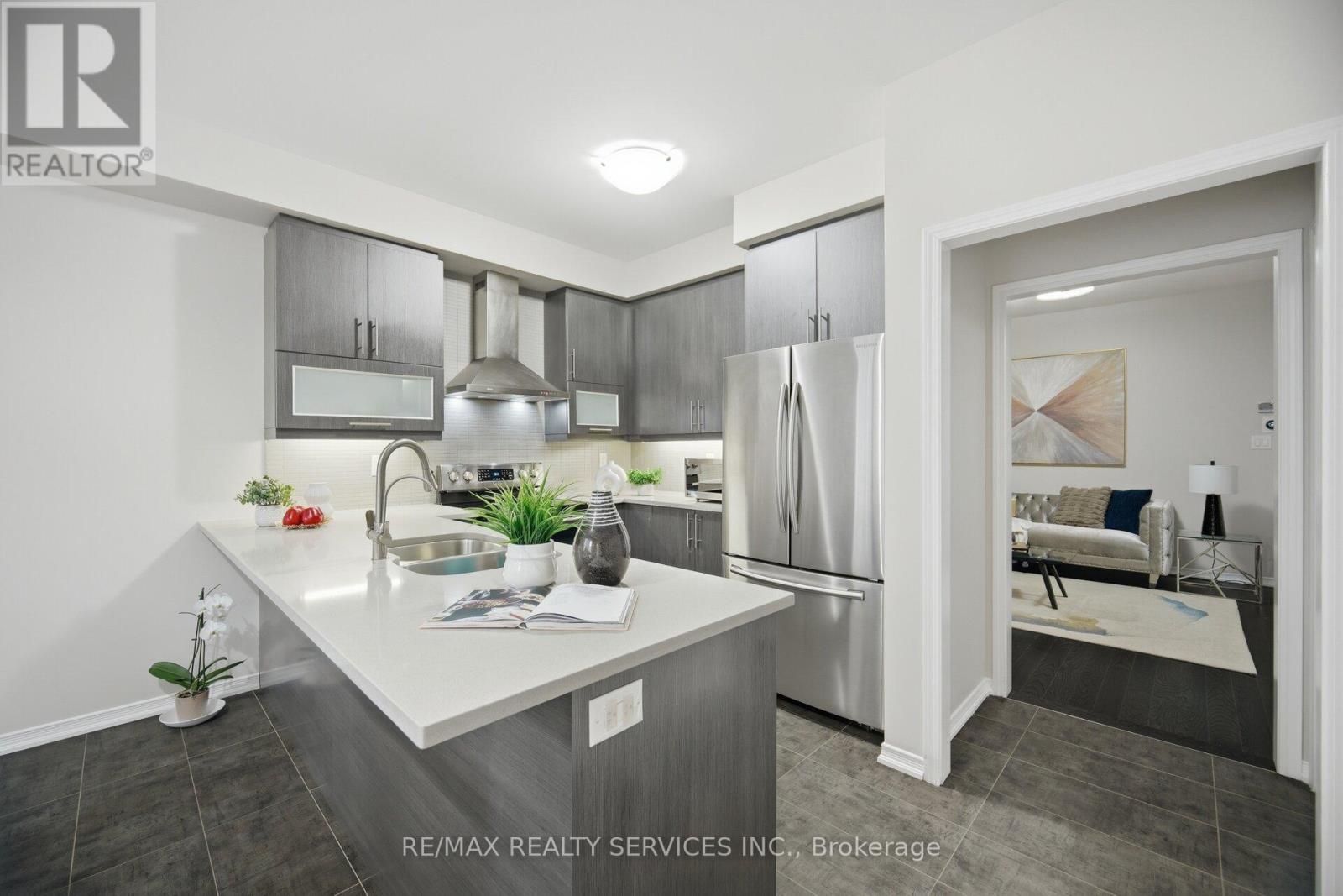 25 BAFFIN CRESCENT, Brampton (Northwest Brampton), Ontario, L7A4K7 — Photo 2