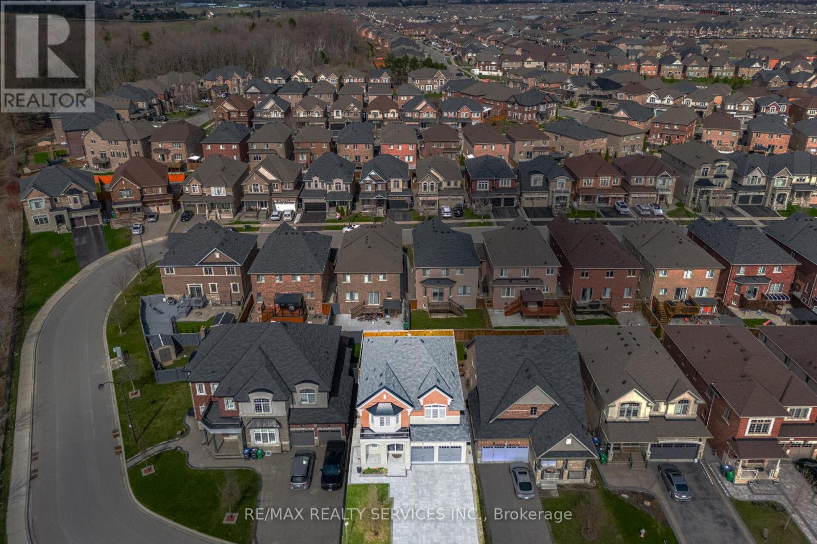 38 BLACKBERRY VALLEY CRESCENT, Caledon, Ontario, L7C3Z9 — Photo 2