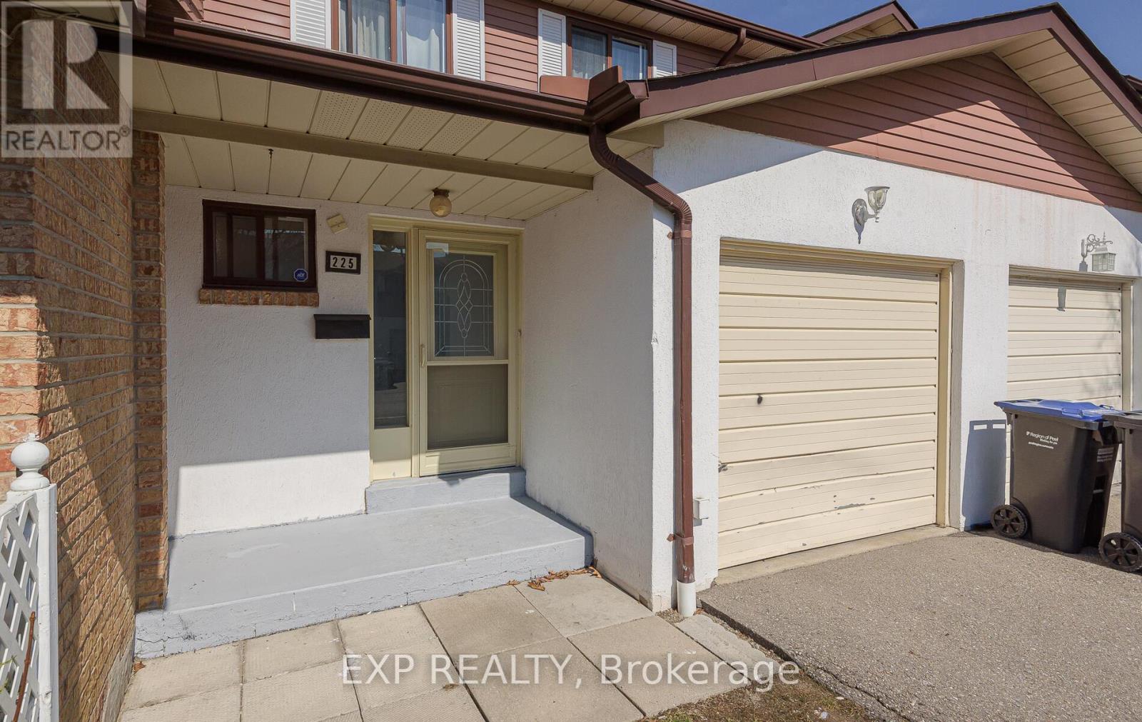225 BARONWOOD COURT, Brampton (Brampton North), Ontario, L6V3H9 — Photo 2