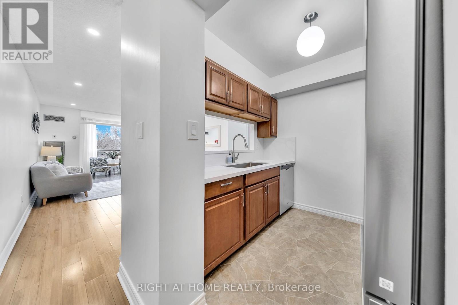 102 - 3 HICKORY TREE ROAD, Toronto (Weston), Ontario, M9N3W5 — Photo 7