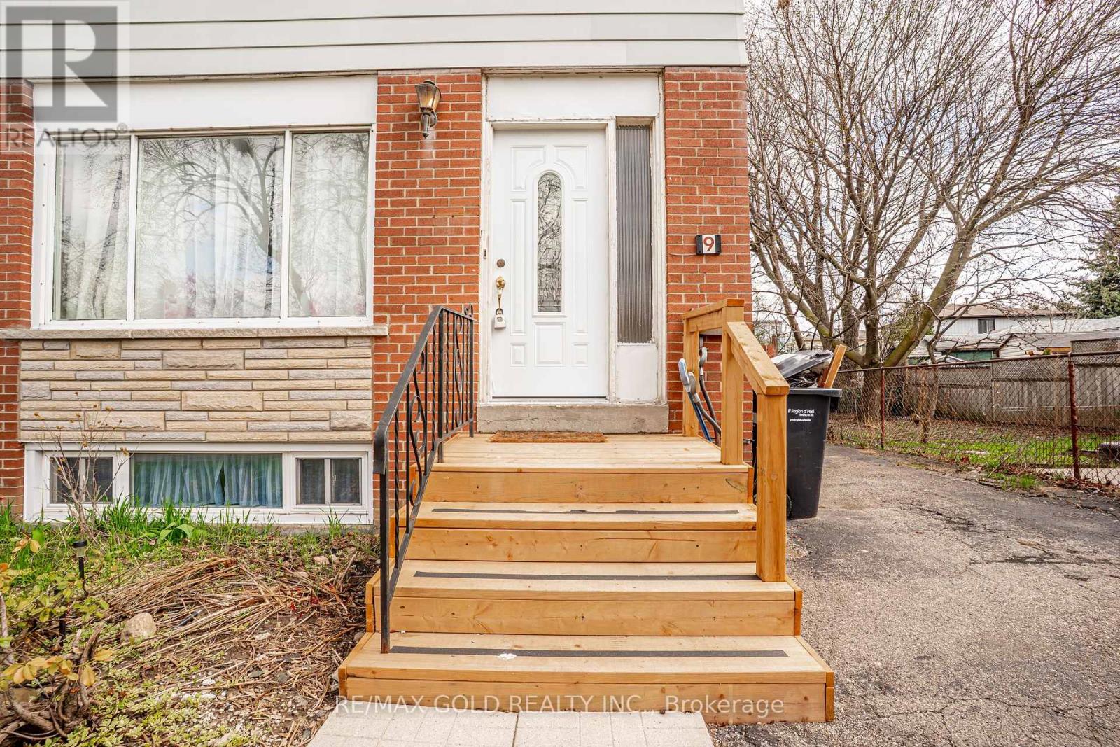 9 MORDON COURT, Brampton (Madoc), Ontario, L6V2B5 — Photo 5