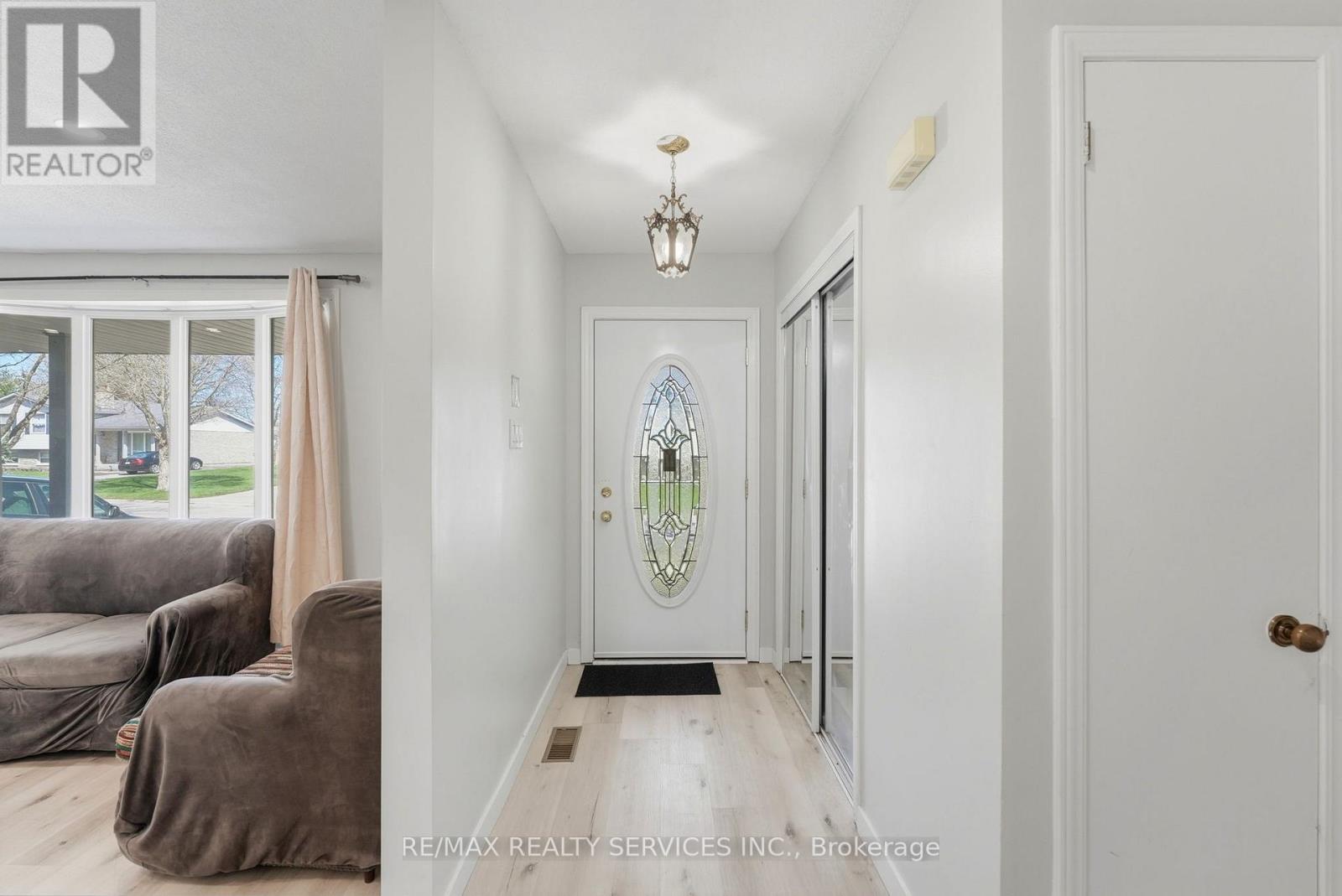 5 CHAUCER ROAD, London South (South M), Ontario, N6K1V2 — Photo 4