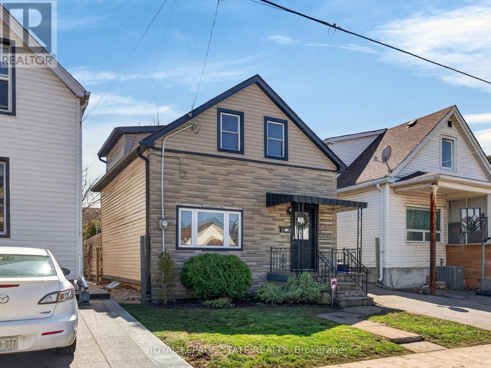 30 CAMBRIDGE AVENUE, Hamilton (Crown Point), Ontario, L8H1T5 — Photo 2